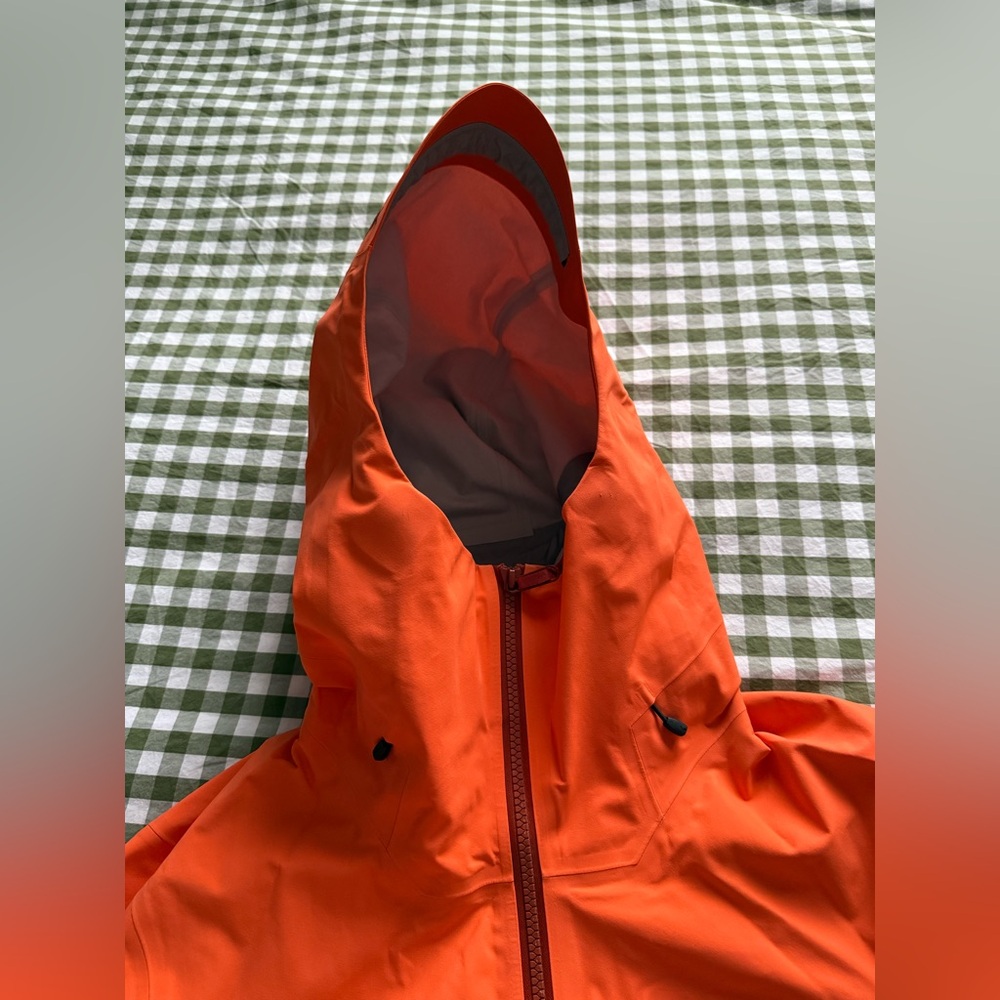 Arc’teryx Women’s Sentinel AR Gore-Tex Ski Shell — Medium - Picture 8 of 9